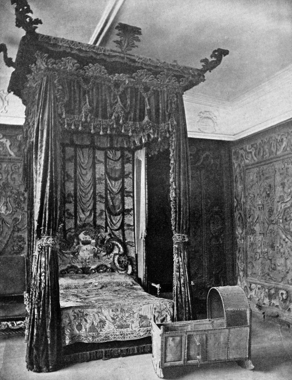 क्वीन एलिजाबेथ बिस्तर, हेडन हॉल, डर्बीशायर, 1924-1926 द्वारा अज्ञात