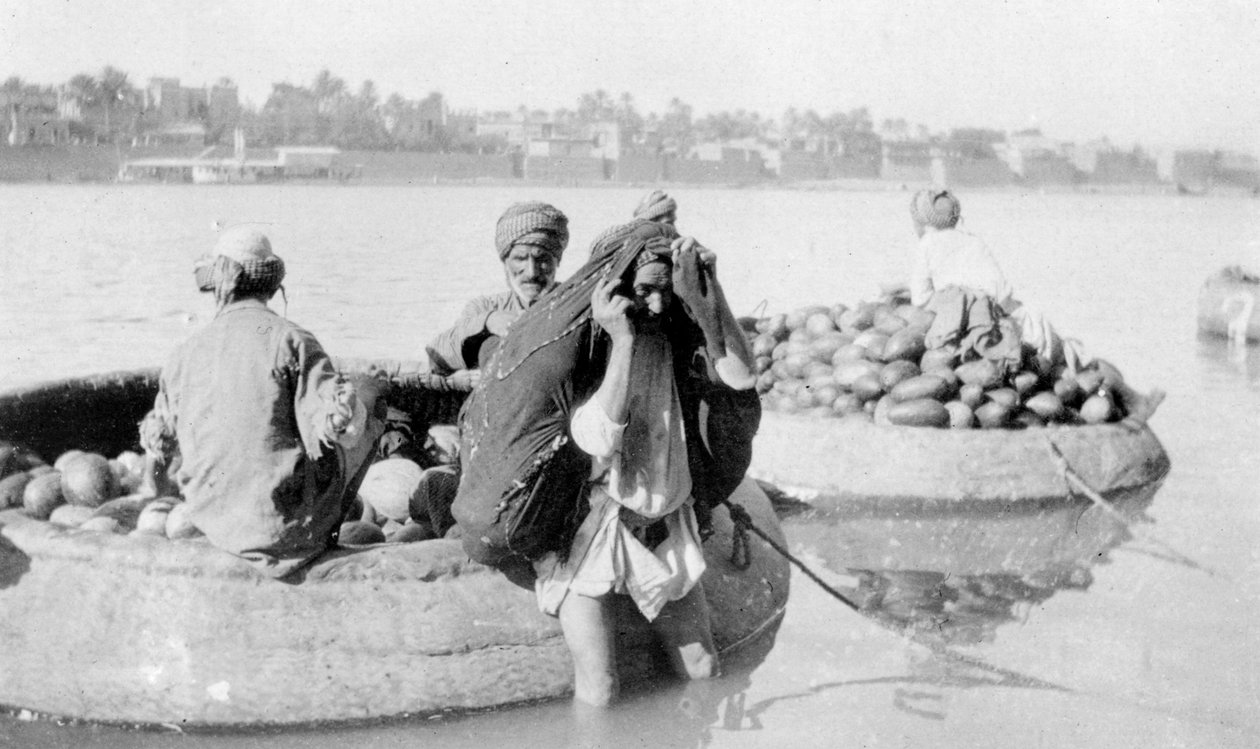 खरबूजे से लदे नदी शिल्प, टिगरिस नदी, 1917-1919 द्वारा अज्ञात