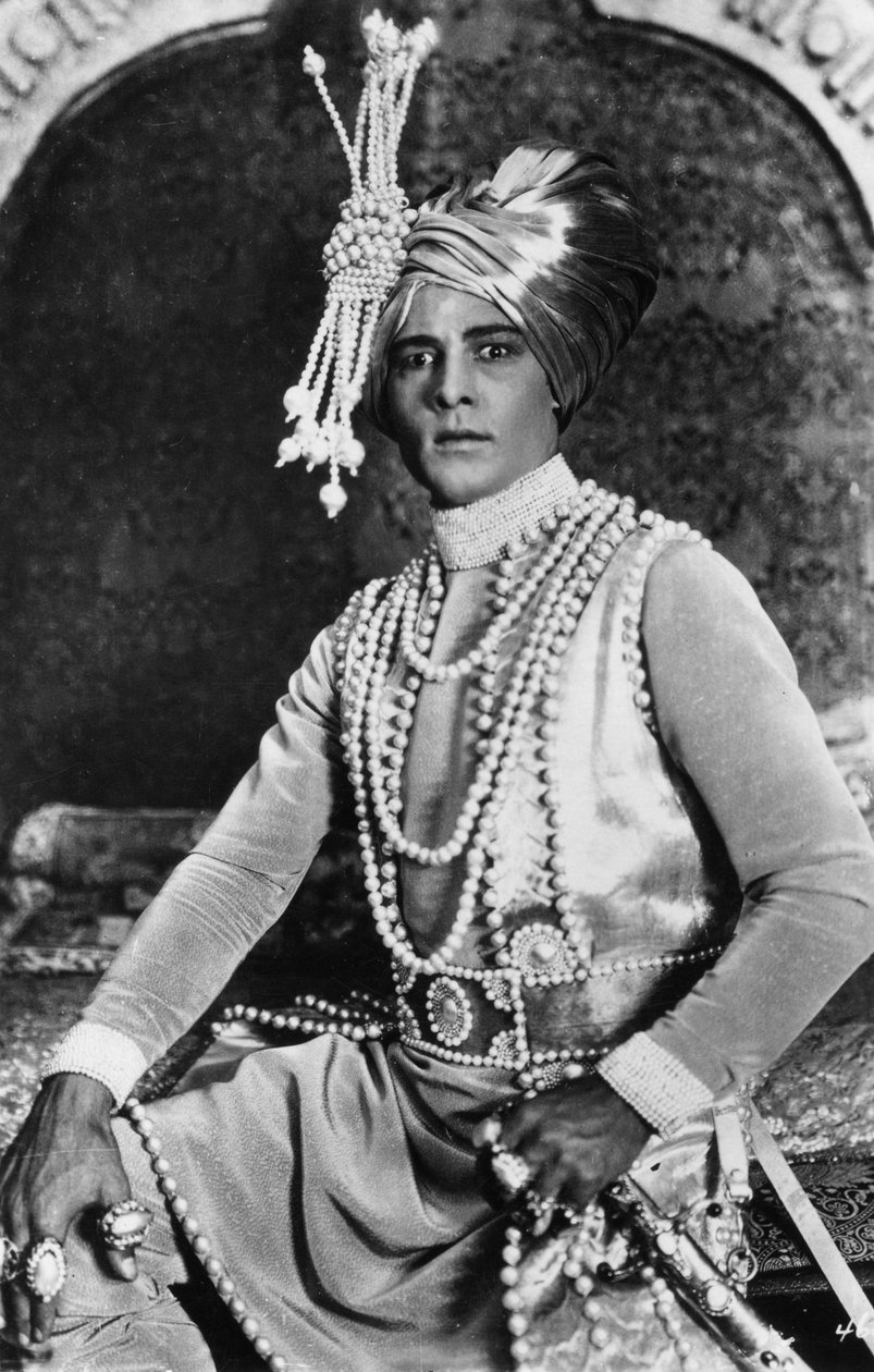 रूडोल्फ वैलेंटिनो 1895-1926 द यंग राजह, 1922 में द्वारा अज्ञात
