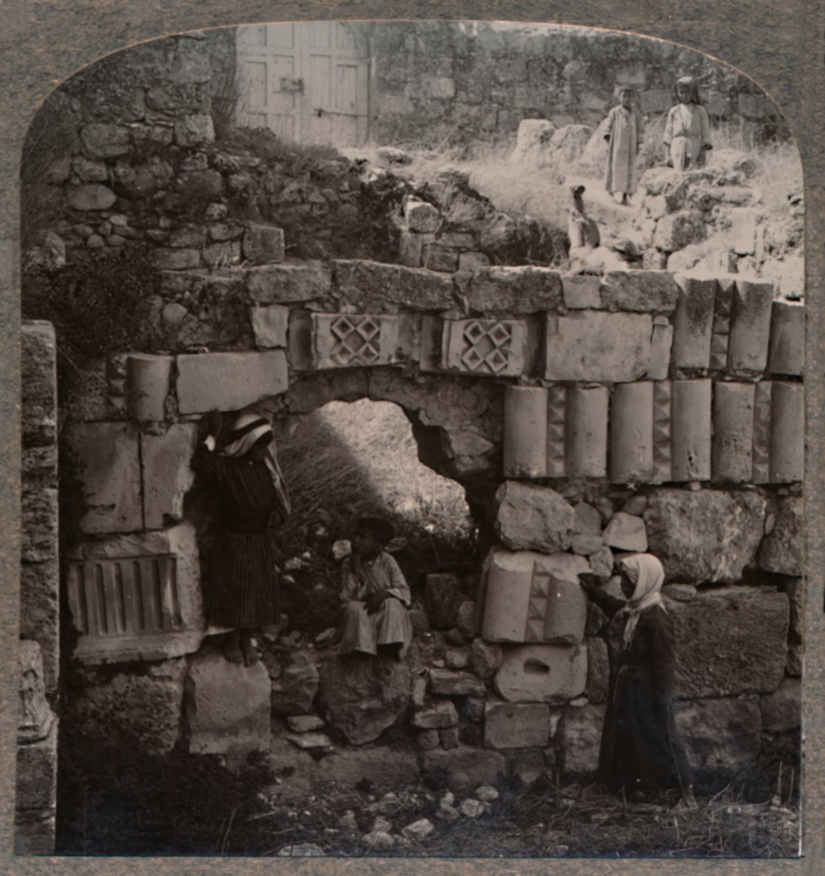 लाजर के घर के खंडहर, c1900 द्वारा अज्ञात