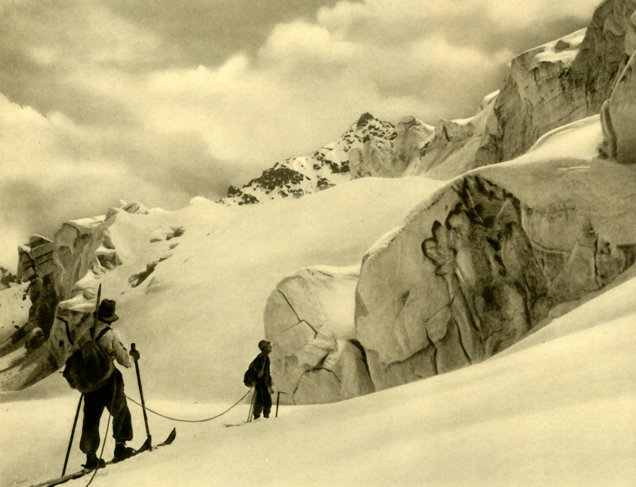 सिल्वेट्टा, ऑस्ट्रिया में स्कीइंग, c1935। द्वारा अज्ञात