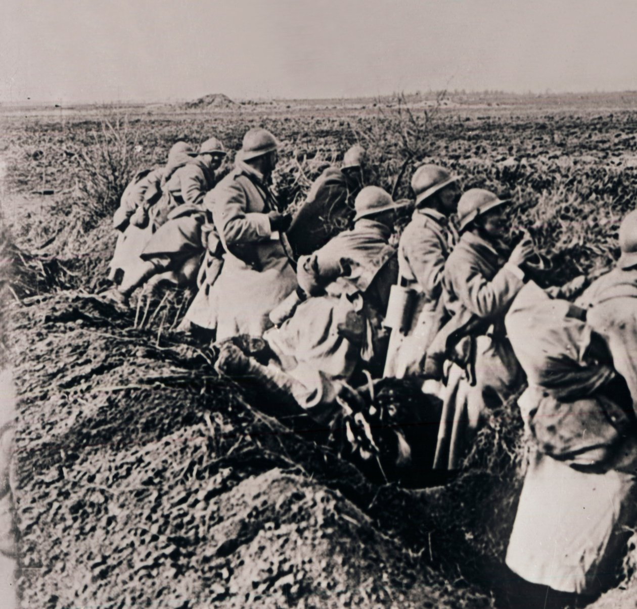 फ्रंट लाइन पर सैनिक, c1914-c1918 द्वारा अज्ञात
