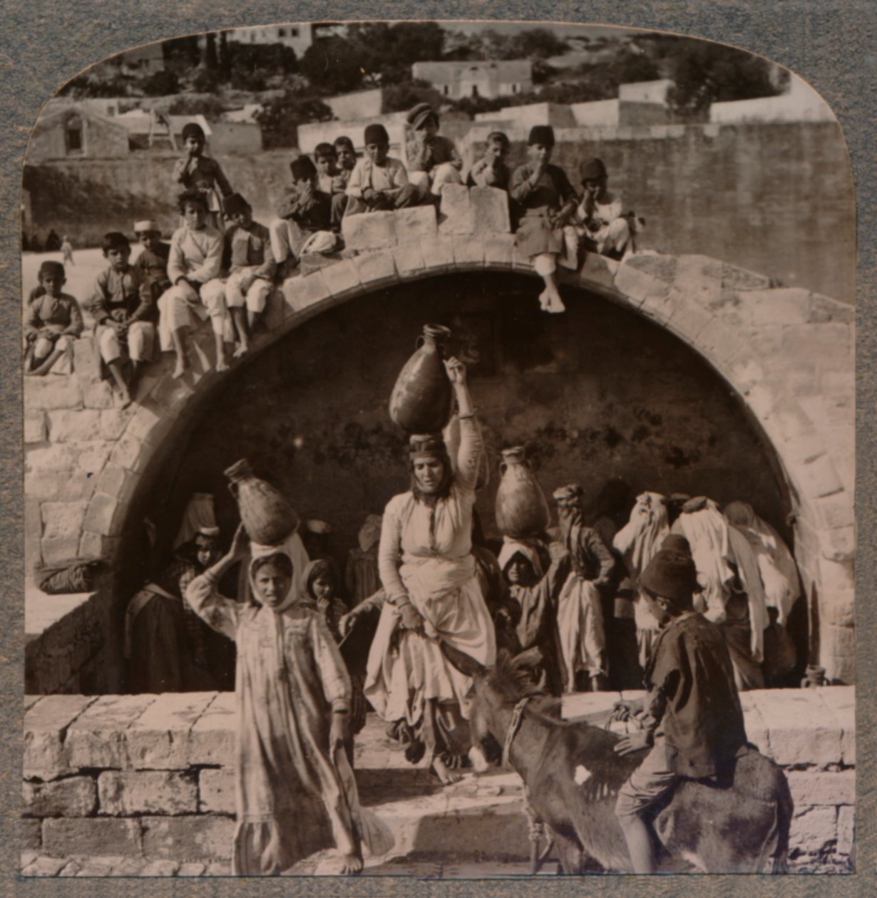 वर्जिन का फव्वारा, Nazareth, c1900 द्वारा अज्ञात
