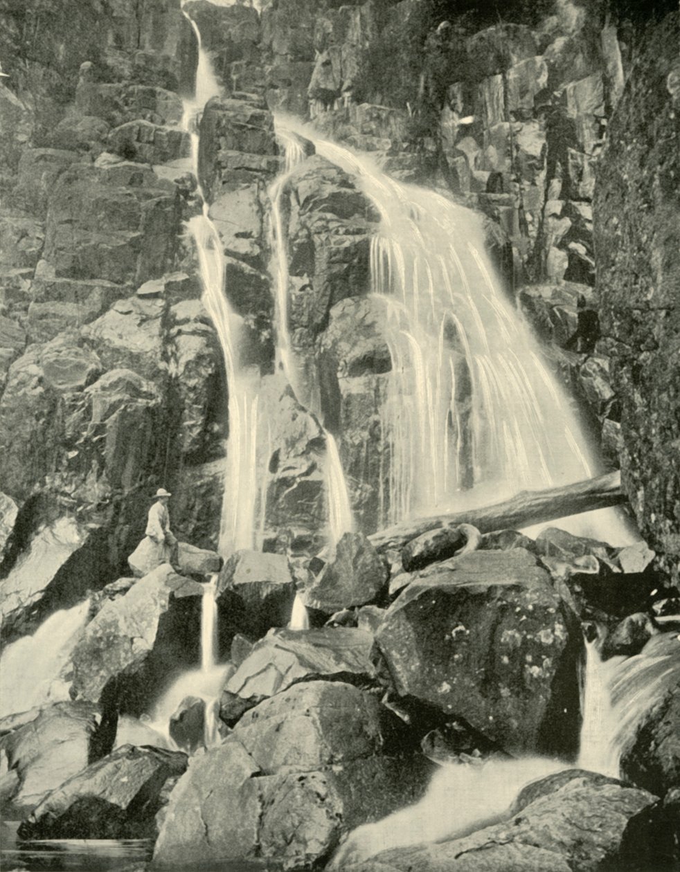 द वेलिंगटन फॉल्स, माउंट वेलिंगटन, 1901। द्वारा अज्ञात
