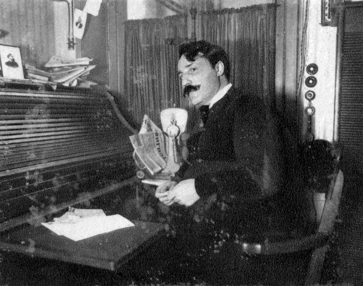 थियोडोर बॉट्रेल, फ्रांसीसी गायक-गीतकार, 1911 द्वारा अज्ञात