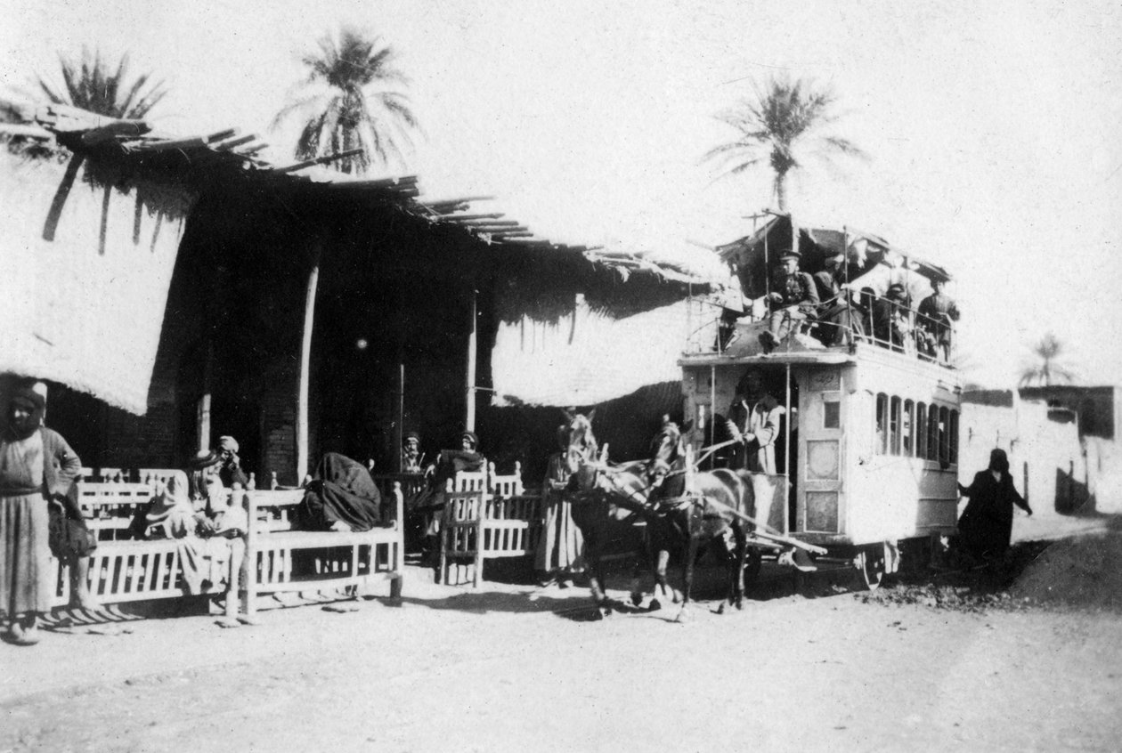 ट्रामकर, काज़िमैन रोड, बगदाद, इराक, 1917-1919 द्वारा अज्ञात