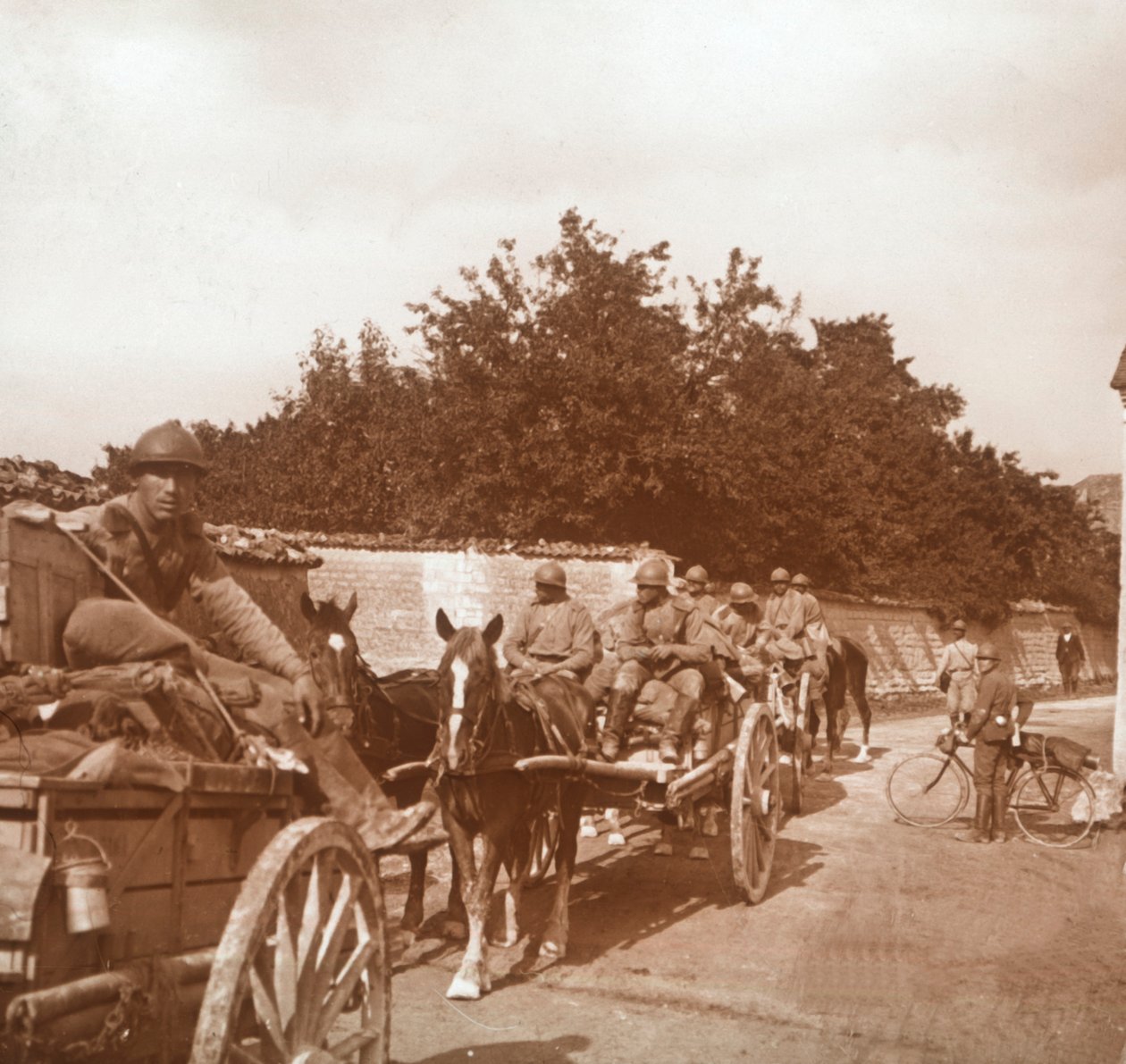 घोड़े से खींची जाने वाली गाड़ियां, रक्स, फ्रांस, c1914-c1918 में सैनिक द्वारा अज्ञात