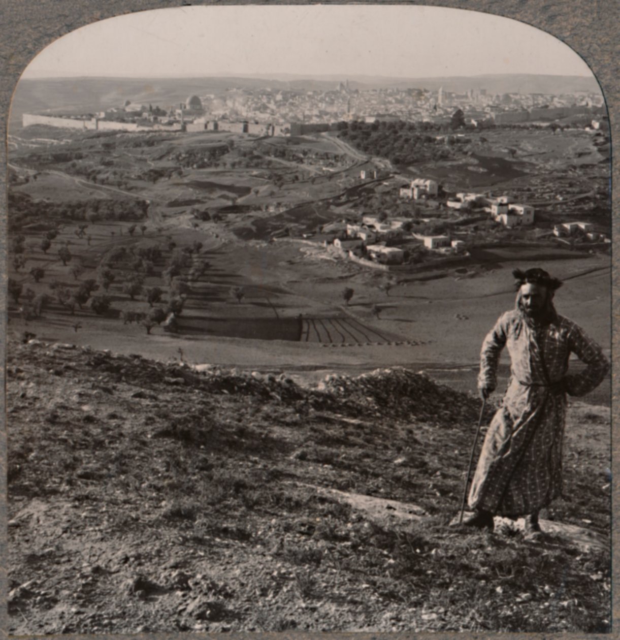 माउंट स्कोपस से यरूशलेम का दृश्य, c1900 द्वारा अज्ञात