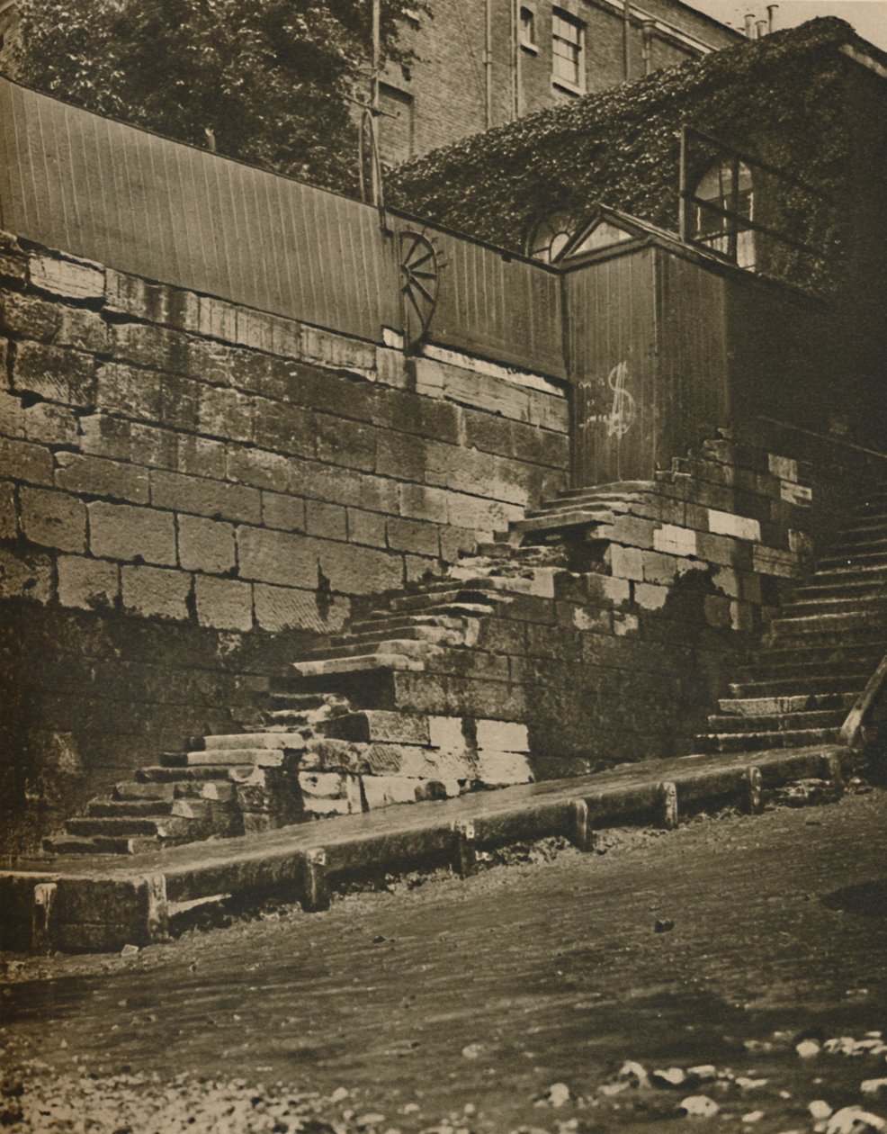 वेपिंग ओल्ड सीड्स, व्हॉटर्मेन प्लेड, c1935। द्वारा अज्ञात