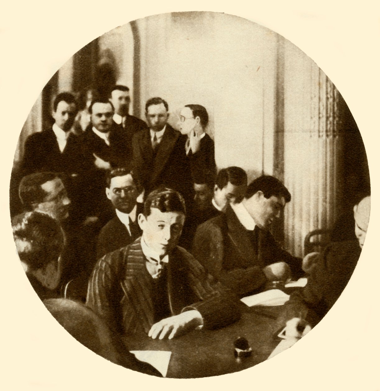 वायरलेस ऑपरेटर ... आरएमएस टाइटैनिक, 1912, 1935। द्वारा अज्ञात