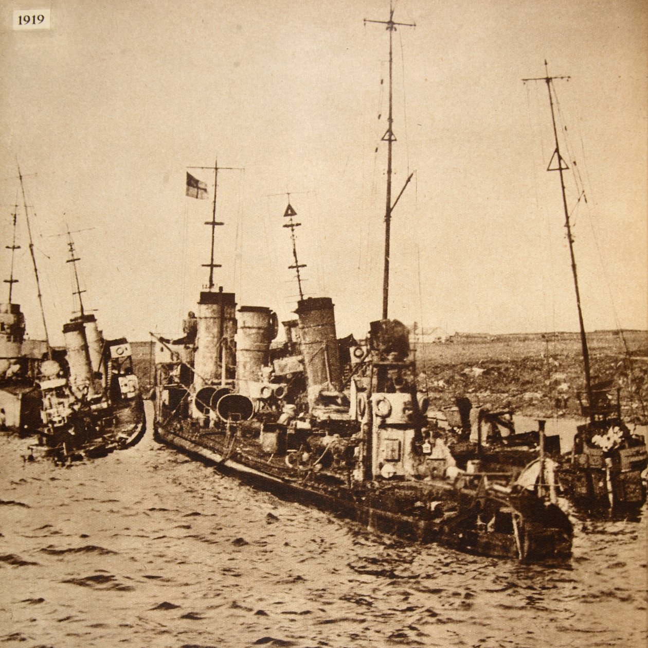 जर्मन बेड़े की स्कैटलिंग, स्काप फ्लो, 1919 द्वारा अज्ञात अज्ञात