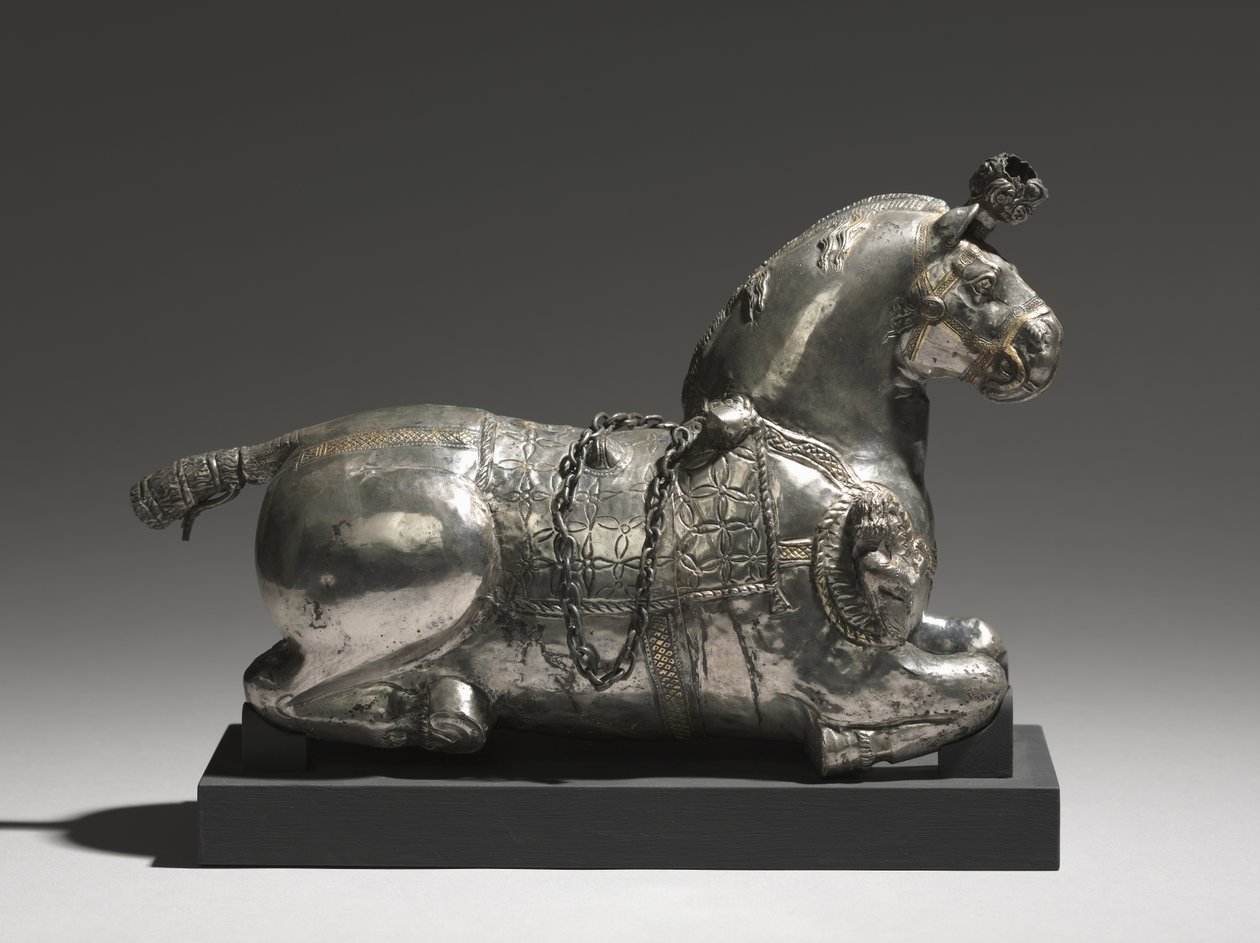 हॉर्स-शेप्ड ड्रिंकिंग वेसल, 200-325 द्वारा अज्ञात