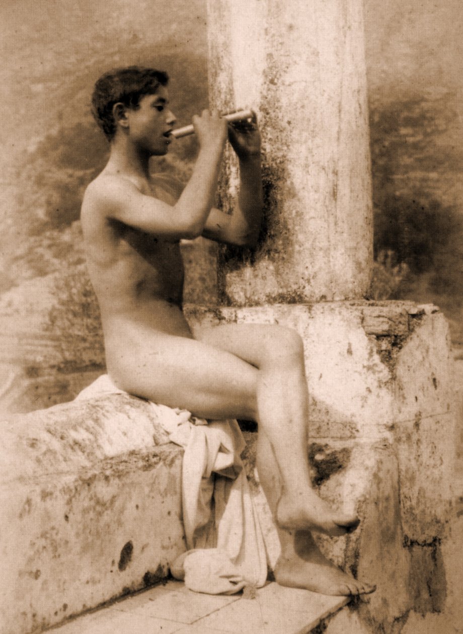 बांसुरी बजाने वाले लड़के का अध्ययन, c.1900 (सीपिया फोटो) द्वारा बैरन विल्हेम वॉन ग्लोडेन