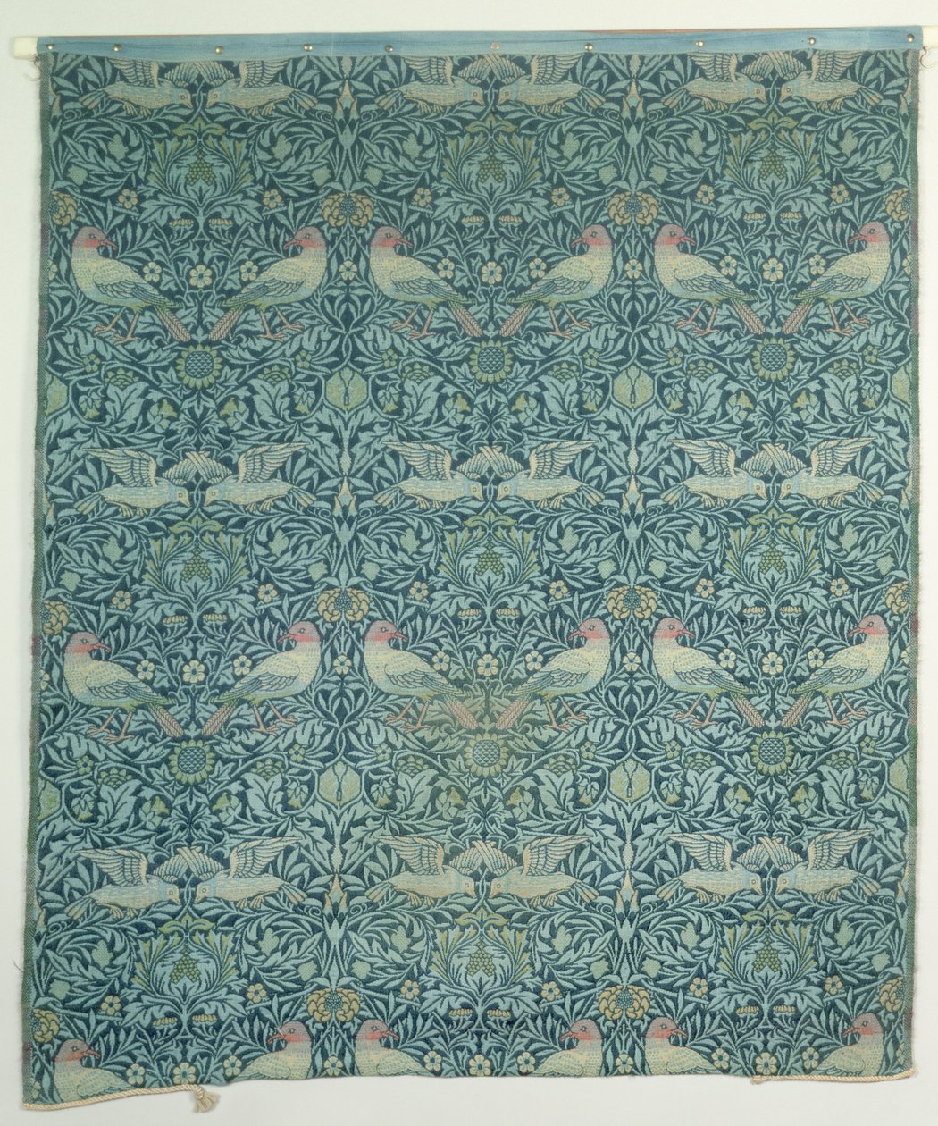 &39;कबूतर और रोज&39; कपड़े डिजाइन, c.1879 (कपड़ा) द्वारा विलियम मॉरिस