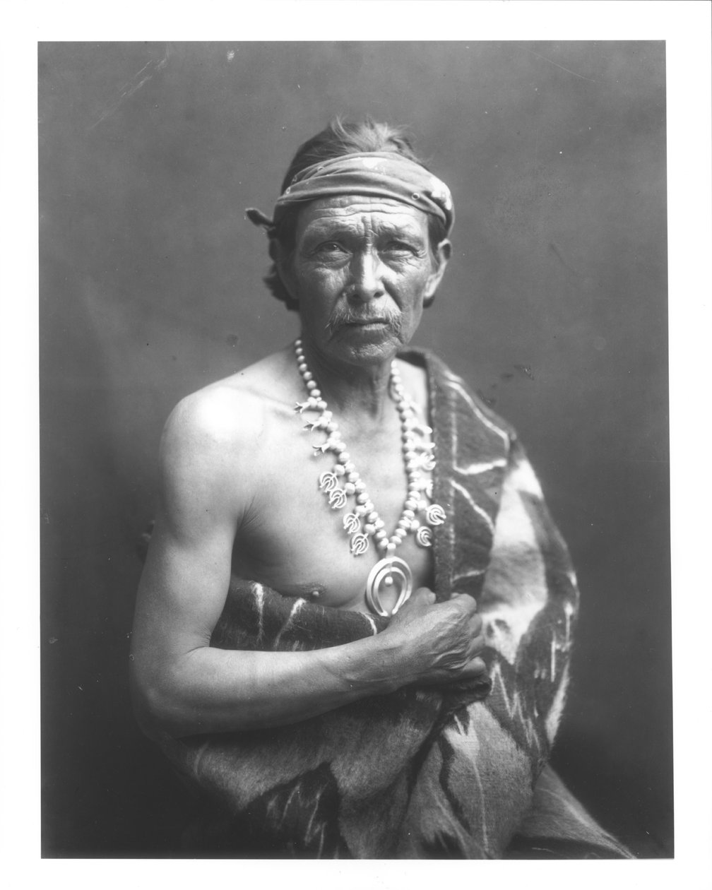 द मेडिसिन मैन, c.1915 (bw फोटो) द्वारा विलियम बढ़ई