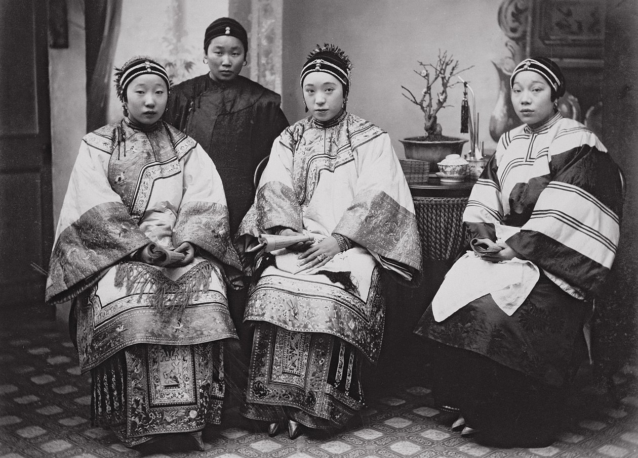 चीनी महिलाएं, c.1880 (एल्बम प्रिंट) द्वारा विलियम सॉन्डर्स