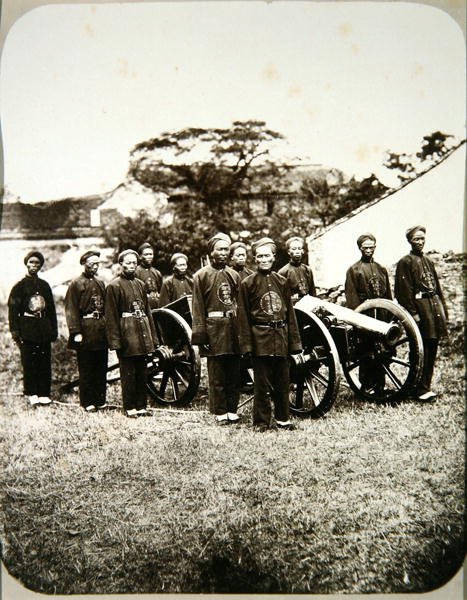 चीनी सैनिक, c.1875 (एल्बम प्रिंट) द्वारा विलियम सॉन्डर्स