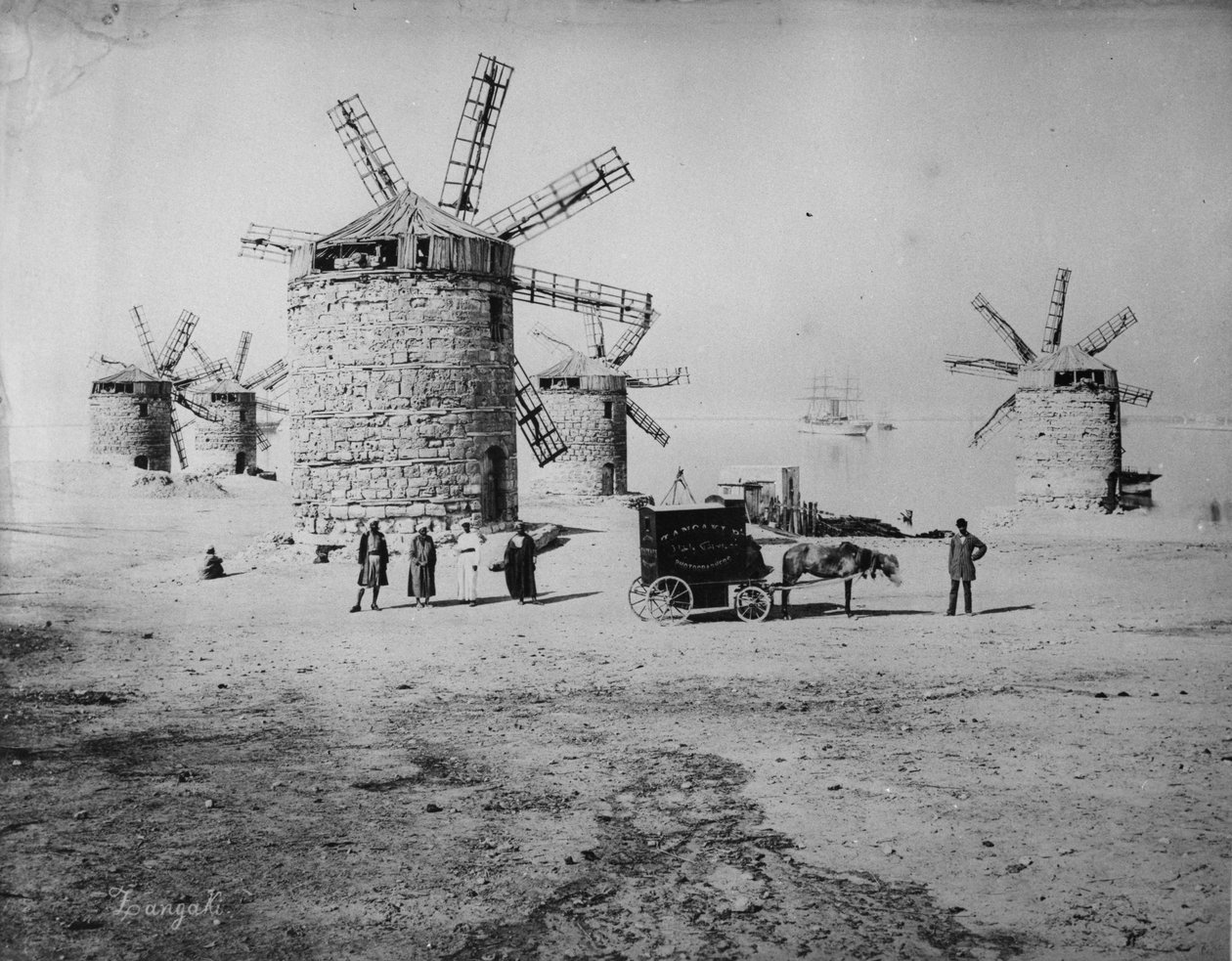 फ़ोटोग्राफ़र Zangaki और उनके मोबाइल का अंधकार, c.1880 द्वारा झंगकी ब्रदर्स