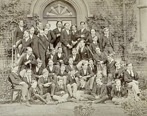 एटन कॉलेज में 1870 के दशक में एक हाउस फ़ोटोग्राफ़