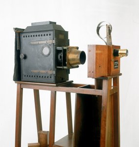 2umiere सिनेमाटोग्रैफ, 1895 (लकड़ी और धातु)