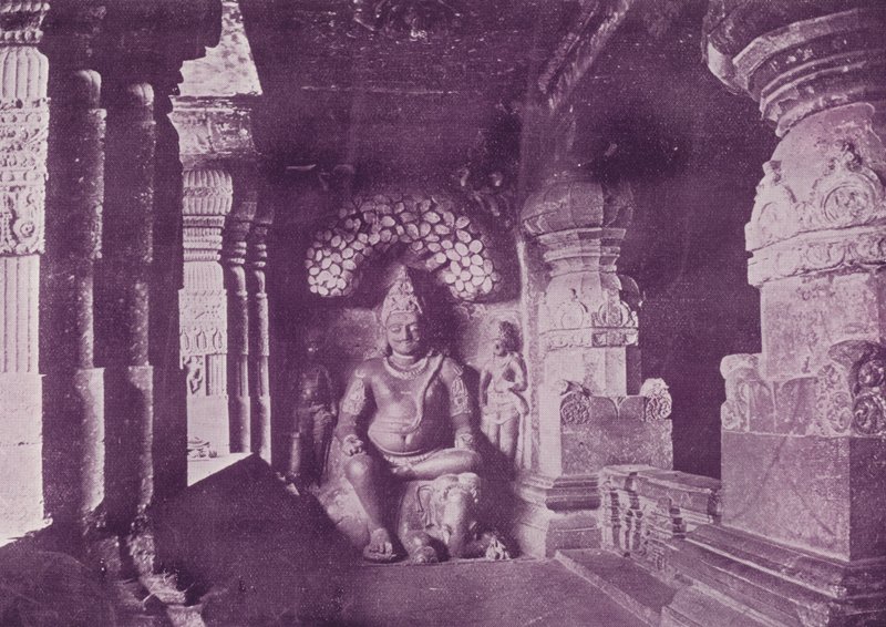 इंद्र की आकृति, एलोरा की गुफाएँ द्वारा अंग्रेजी फोटोग्राफर