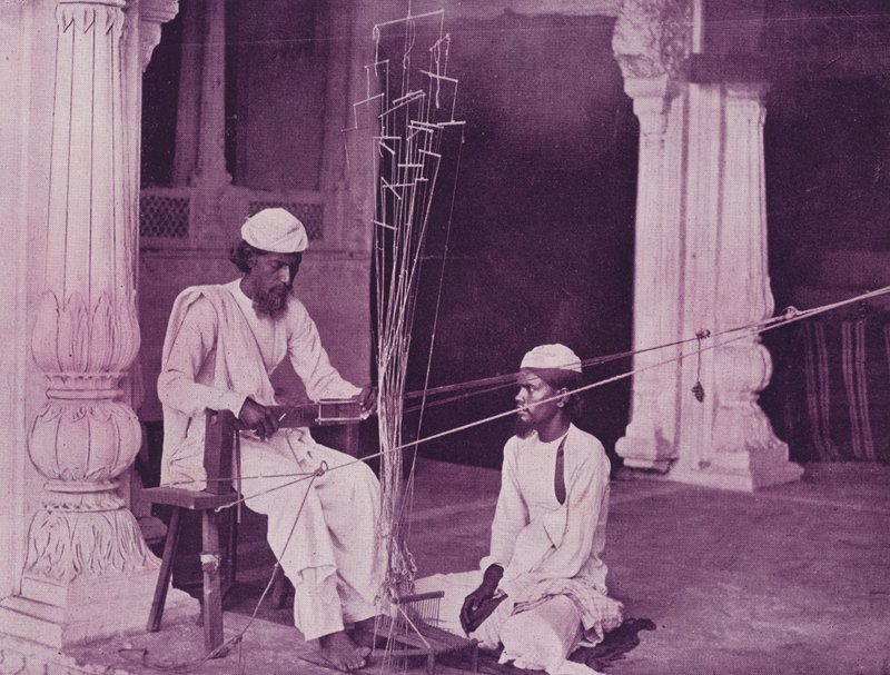 गोल्ड लेस मेकर्स द्वारा अंग्रेजी फोटोग्राफर