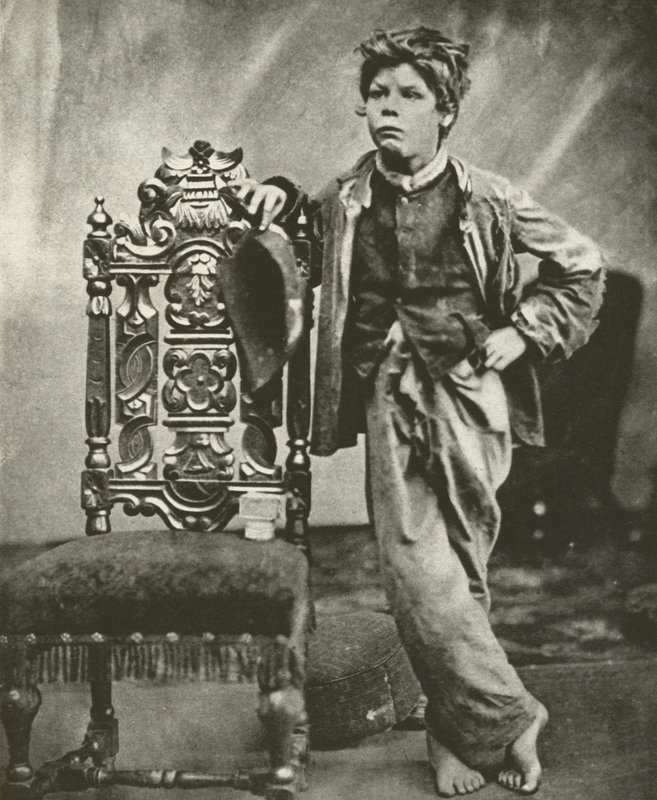 1860 में रैग्ड स्कूल बॉय (बी/डब्ल्यू फोटो) द्वारा अंग्रेजी फोटोग्राफर