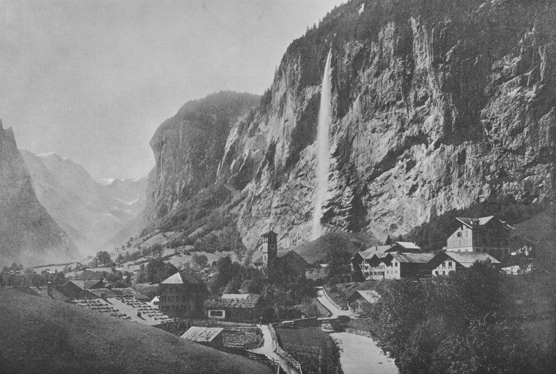 Lauterbrunnen, Cascade du Staubbach (b/w फोटो) द्वारा स्विस फोटोग्राफर